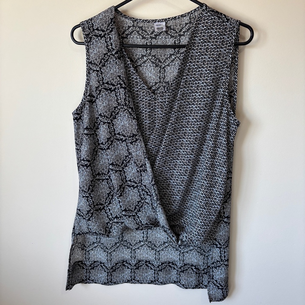 Jockey Black & White V-neck Tank Blouse Hi-Low Front & Back Flowy Sheer Summer